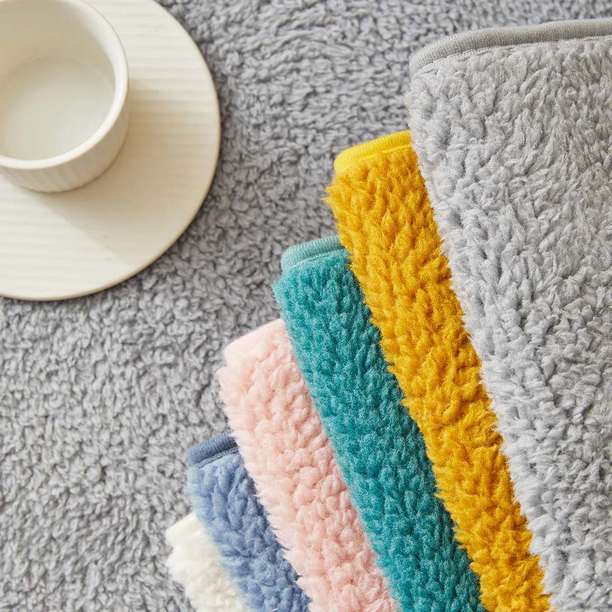 Lovely Cat's Paw Sherpa Fleece Anti-Slip Couch Cover - Image 11