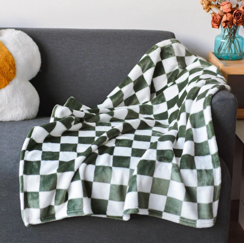 Stylish Chequered Flannel Pet Blanket Dog & Cat Blanket - Image 6